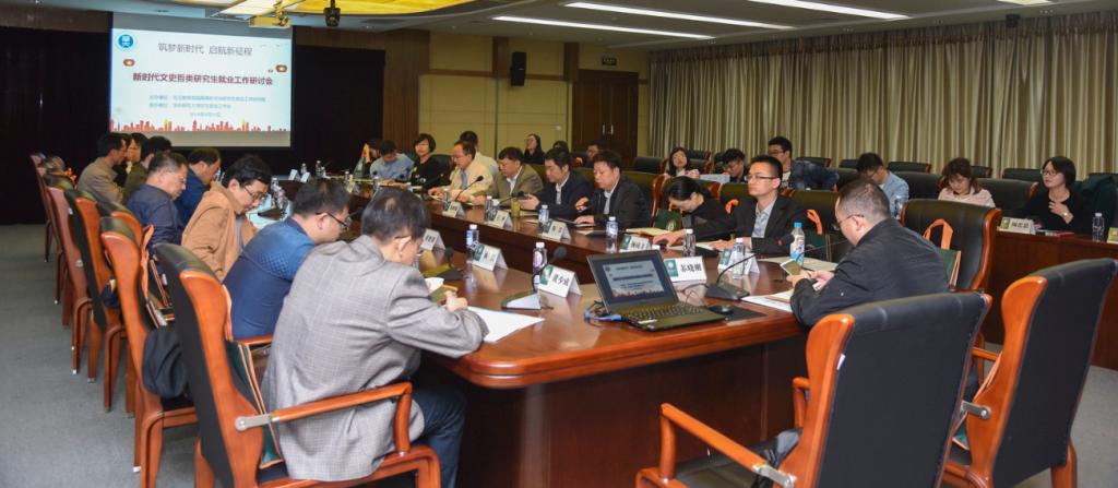 �ں�������У��ʷ�����о�����ҵ�������ֻ��ٿ�